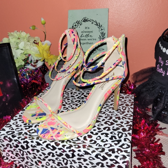 High Heel Shoes - Picture 2 of 3